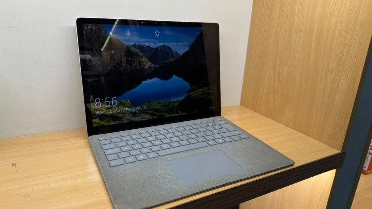لپتاپ Surface 1769 سی پی یو i5-7300U رم 8 گیگابایت هارد ssd 256 گیگابایت استوک