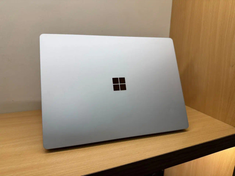 لپتاپ Surface 1769 سی پی یو i5-7300U رم 8 گیگابایت هارد ssd 256 گیگابایت استوک
