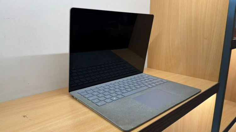 لپتاپ Surface 1769 سی پی یو i5-7300U رم 8 گیگابایت هارد ssd 256 گیگابایت استوک